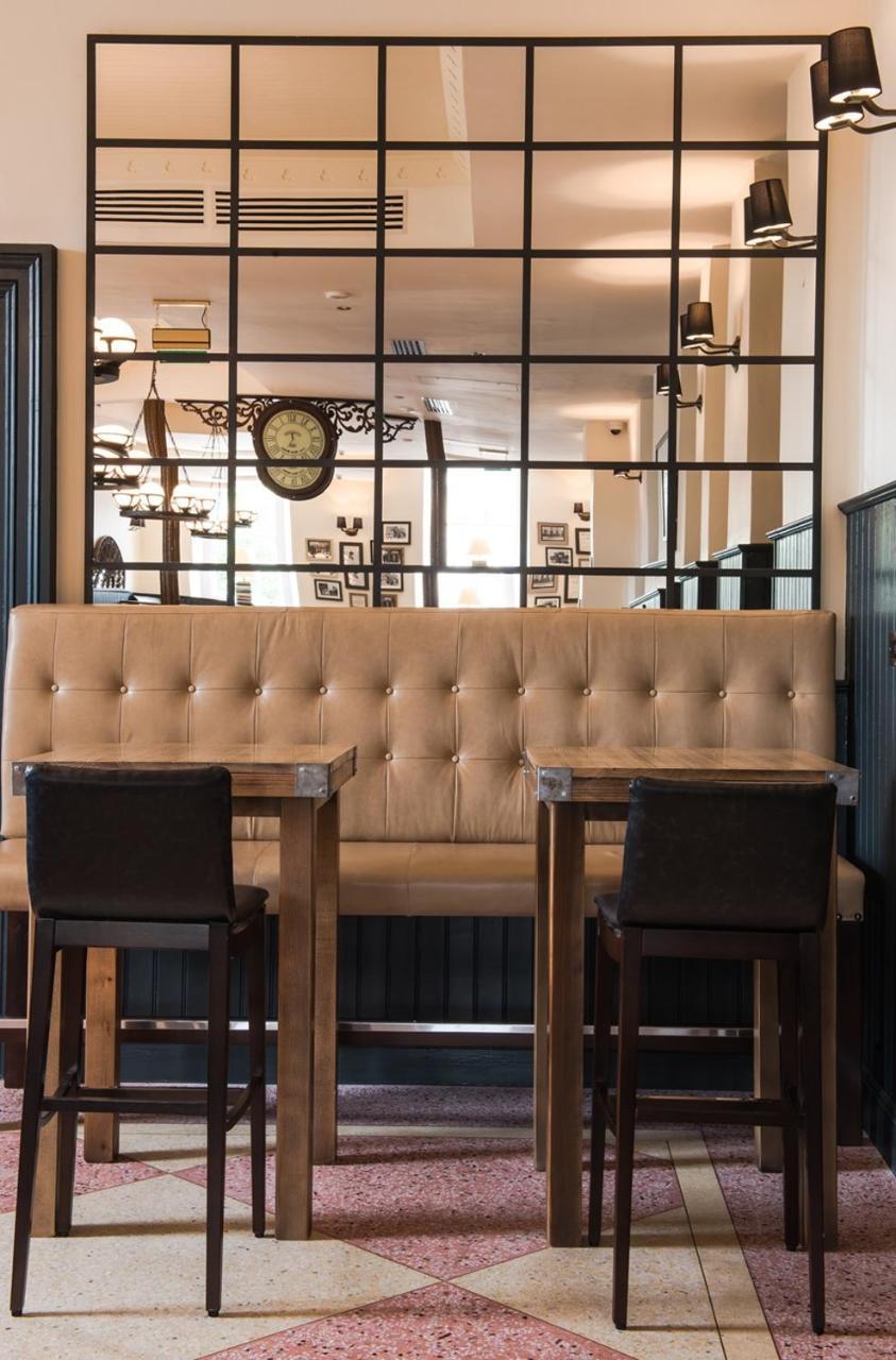 The Old Borough Hotel - Wetherspoon Swords Esterno foto