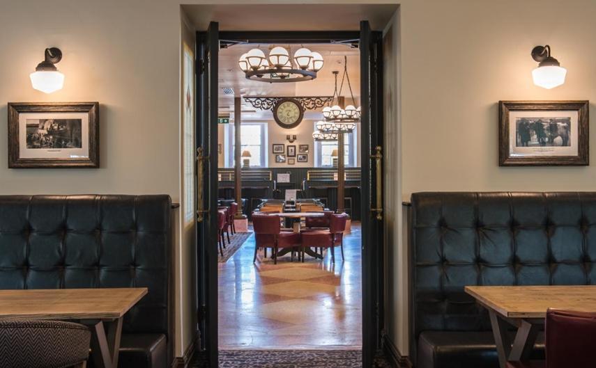The Old Borough Hotel - Wetherspoon Swords Esterno foto