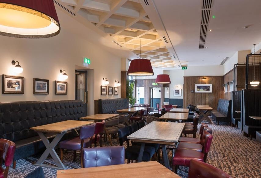 The Old Borough Hotel - Wetherspoon Swords Esterno foto