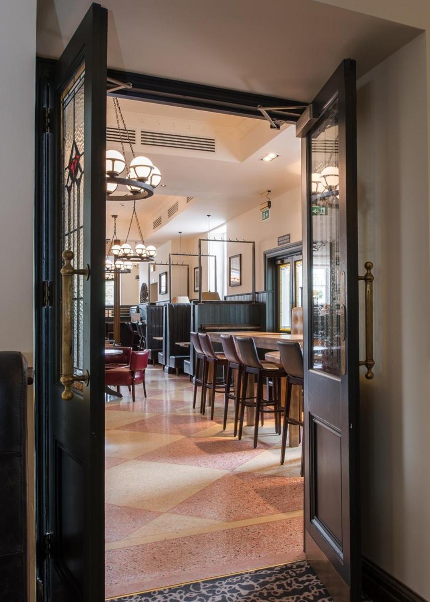 The Old Borough Hotel - Wetherspoon Swords Esterno foto