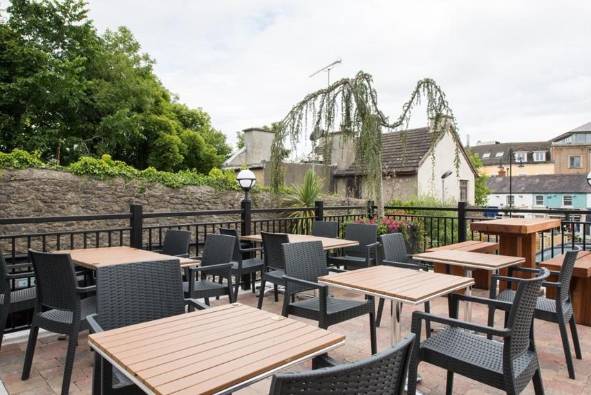 The Old Borough Hotel - Wetherspoon Swords Esterno foto